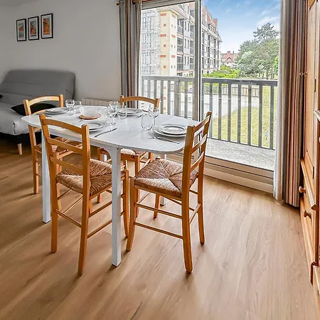 Appartement Chaleureux, Parking Privé Proche