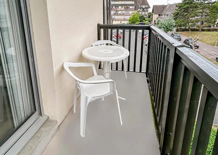 Chaleureux, Parking Privé Proche Appartement