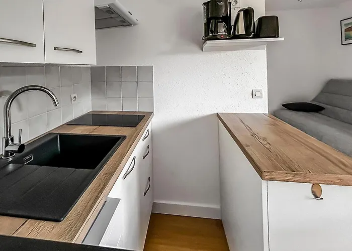 Chaleureux, Parking Privé Proche Appartement